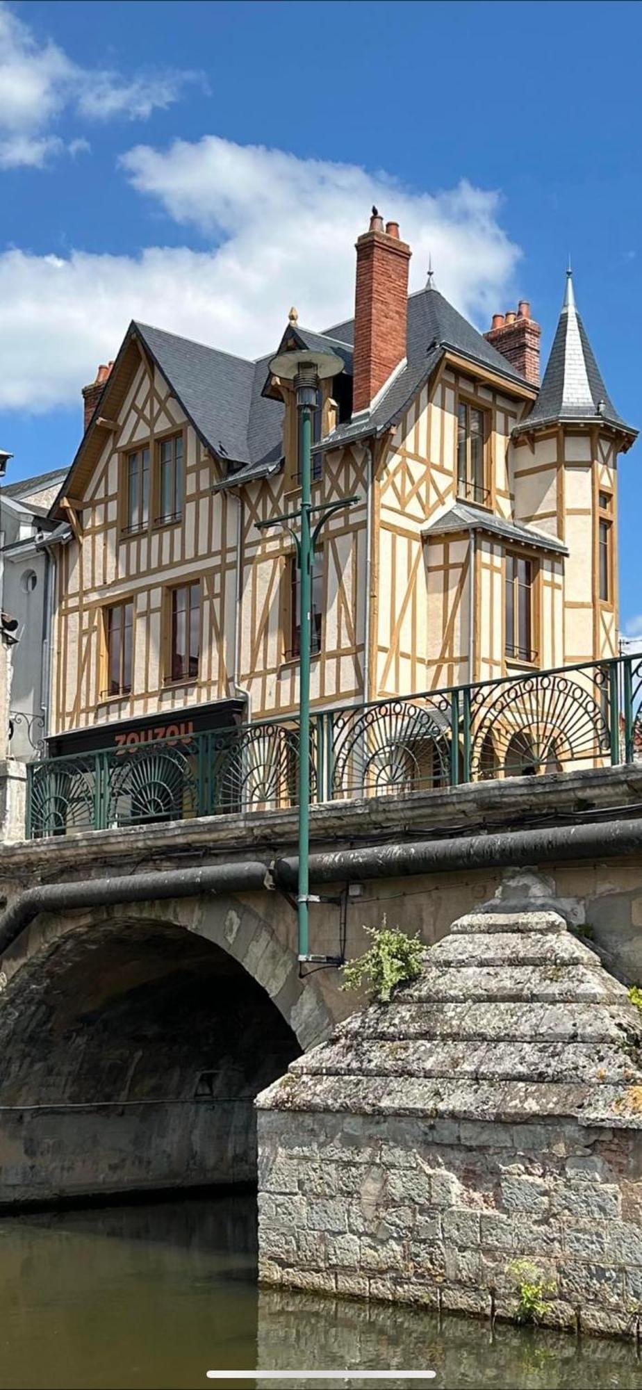 Logis Hotel La Maison A Pan De Bois Vierzon Exteriér fotografie